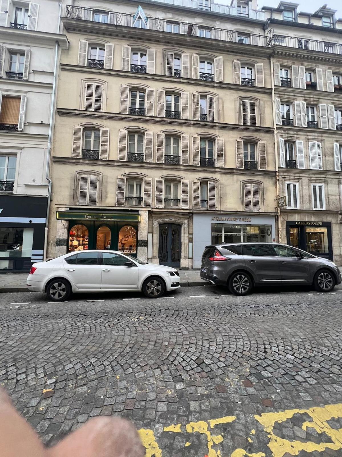Proche Champs Elysee 8e * Parigi