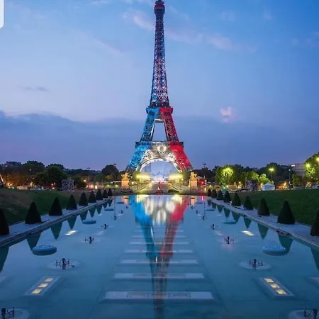 Proche Champs Elysee 8e * Parigi